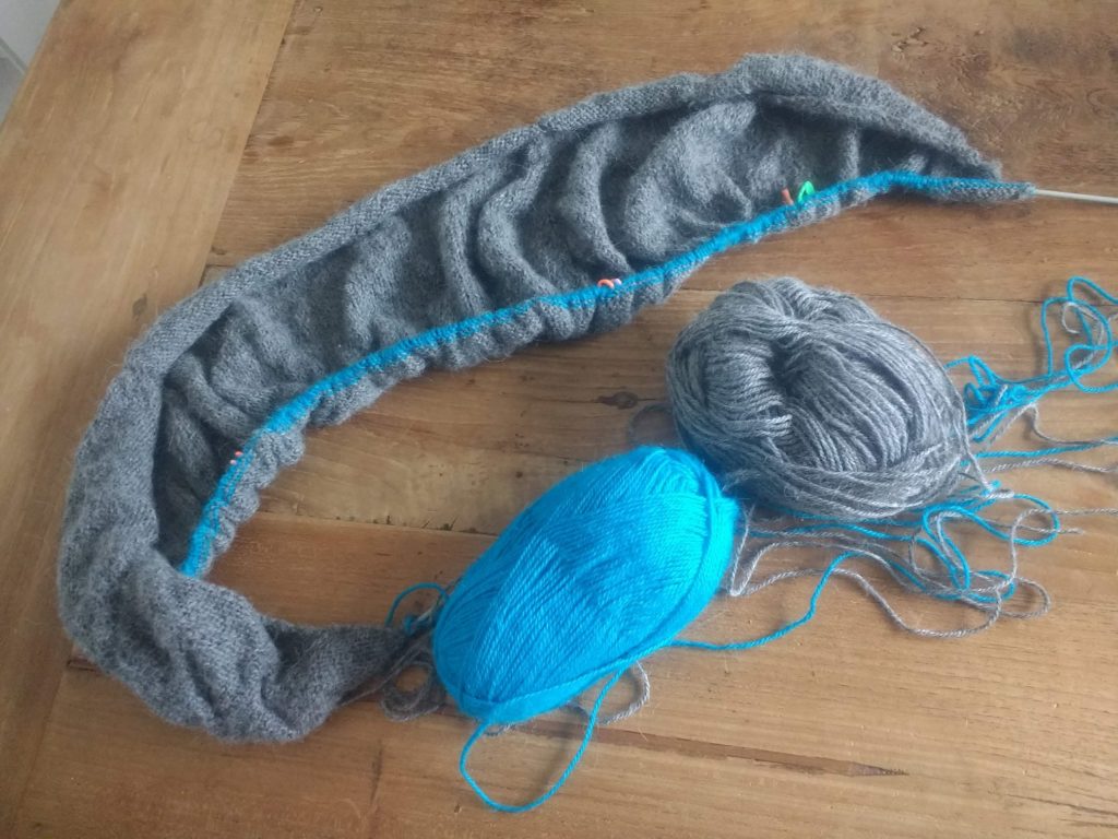 knitting-paulie-cardigan