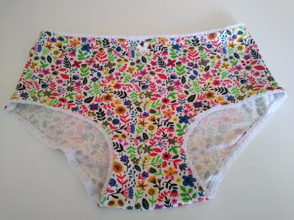 sewing underpants, ondergoed naaien, kantrandje, sierelastiek, ondergoedelastiek