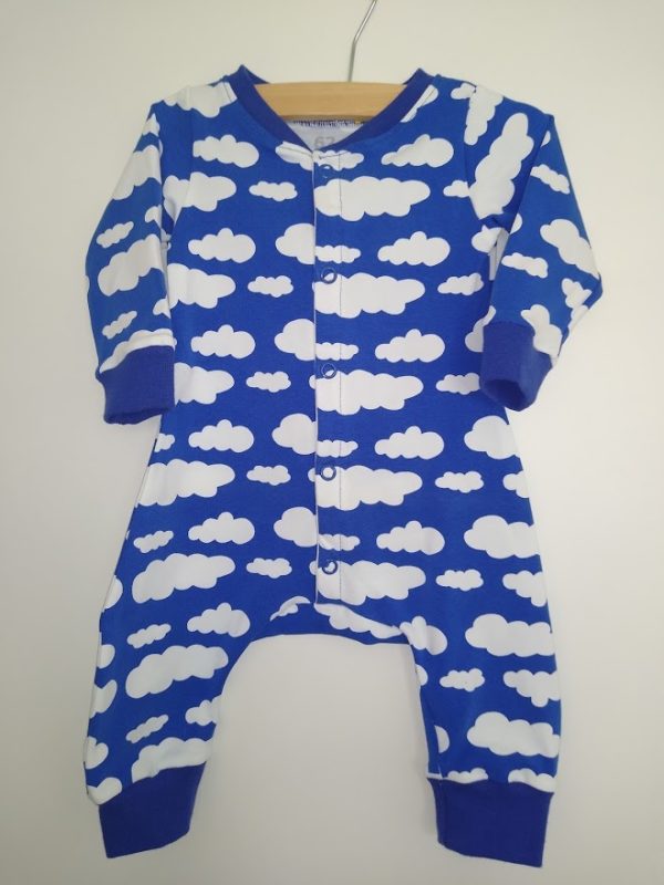 Jumpsuit kobaltblauw met wolkjes maat 62