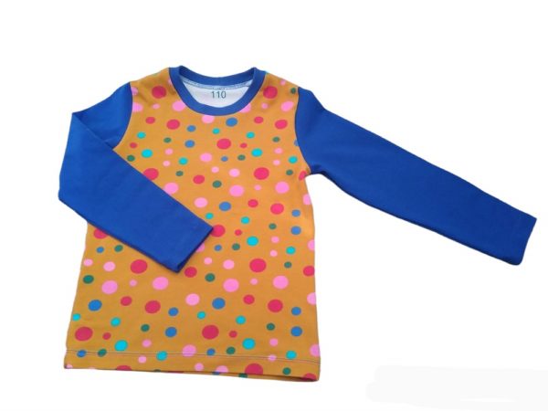 Longsleeve oker met stippen en blauwe mouwen, maat 110
