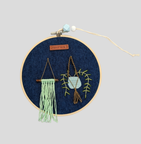 Borduurwerk hangplant en muurhanger mintgroen